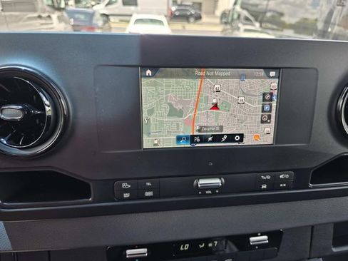 Used 2024 Mercedes-Benz Sprinter 2500 image 8