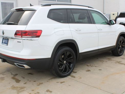 Certified 2022 Volkswagen Atlas SE w/ Black Wheel Package image 6