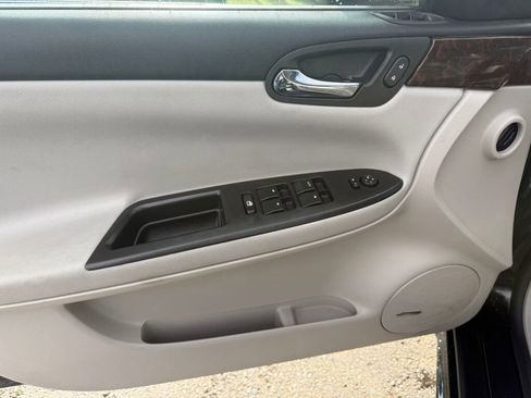 Used 2016 Chevrolet Impala LTZ image 13