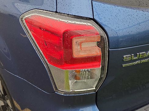 Used 2018 Subaru Forester 2.5i Premium w/ All-Weather Package AWD/4WD image 8