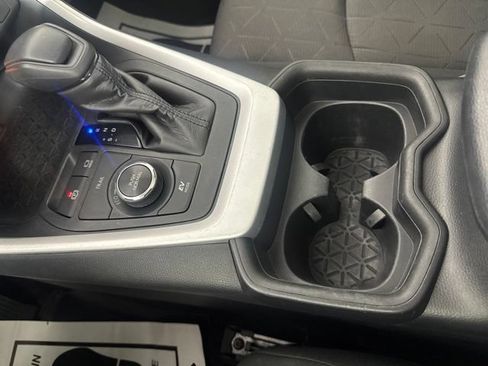 Used 2019 Toyota RAV4 XLE AWD/4WD image 17
