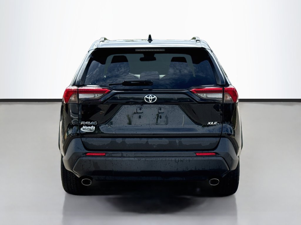 Used 2021 Toyota RAV4 XLE FWD image 6