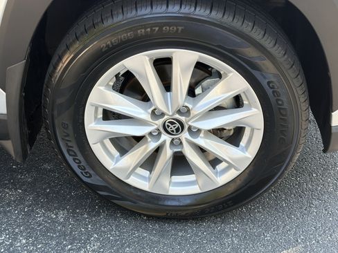 Used 2024 Toyota Corolla Cross LE FWD image 12