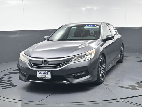 Used 2017 Honda Accord Sport image 5