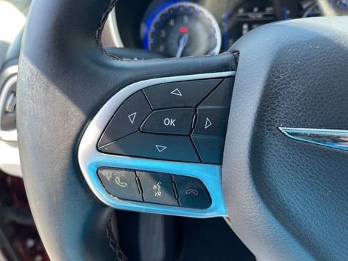 Used 2017 Chrysler Pacifica Touring-L w/ Tire & Wheel Group FWD image 34