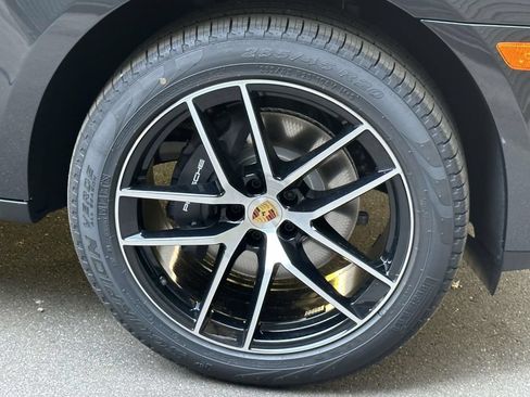 Certified 2026 Porsche Macan Turbo AWD/4WD image 10