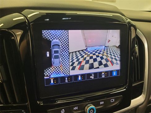 Used 2023 Chevrolet Traverse Premier image 10