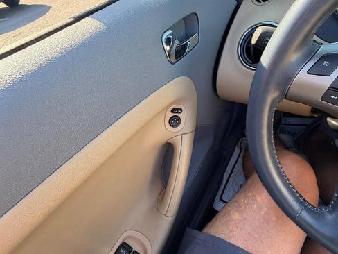 Used 2006 Pontiac Solstice Convertible w/ Premium Package RWD image 55