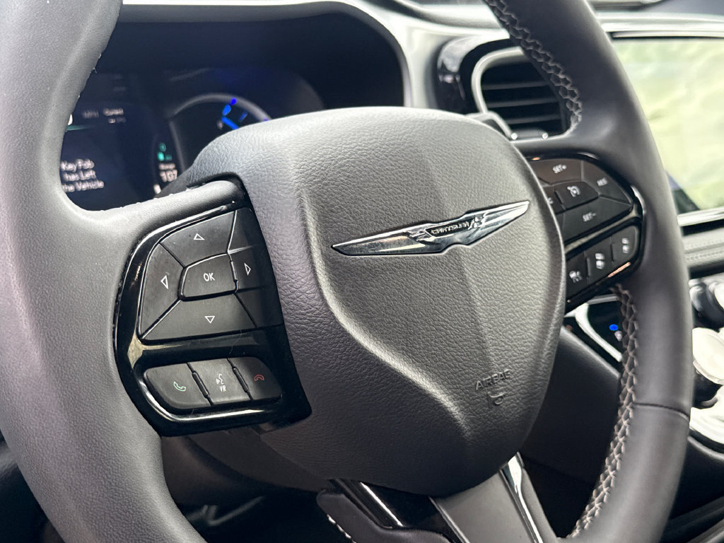 Used 2024 Chrysler Pacifica Limited FWD image 29