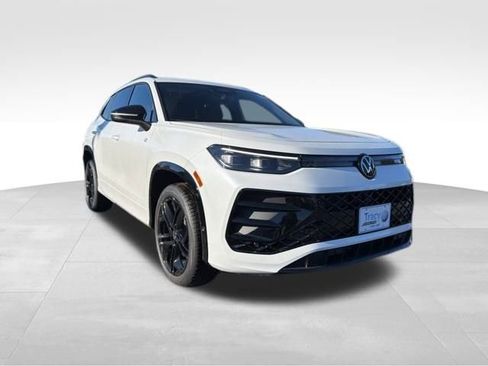 New 2026 Volkswagen Tiguan SE R-Line image 1