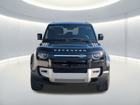 Used 2025 Land Rover Defender 90 S image 3