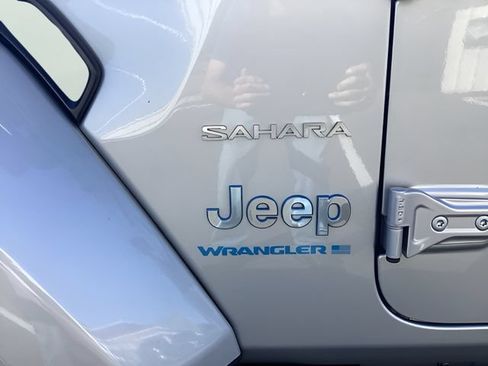 Used 2024 Jeep Wrangler Unlimited Sahara AWD/4WD image 29