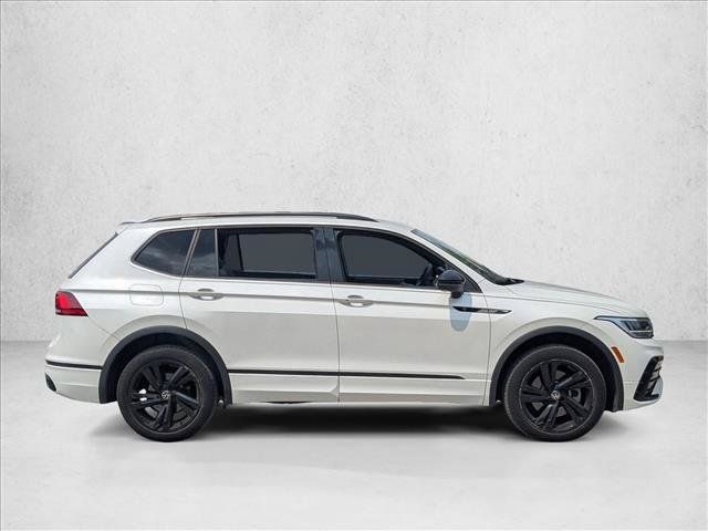 Used 2024 Volkswagen Tiguan SE R-Line FWD image 4