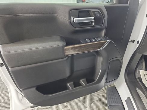 Used 2019 Chevrolet Silverado 1500 RST image 12