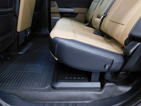 Used 2025 Ford F450 Lariat image 29