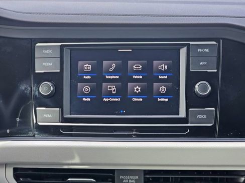 Used 2024 Volkswagen Jetta SE image 39