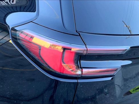 Used 2024 GMC Acadia AT4 image 28