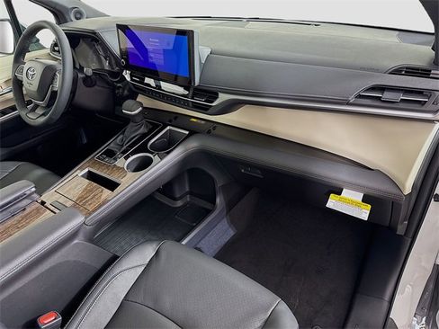 New 2026 Toyota Sienna Limited image 31