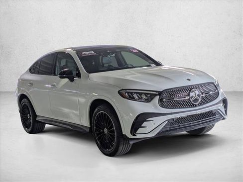 Used 2025 Mercedes-Benz GLC 300 4MATIC image 3