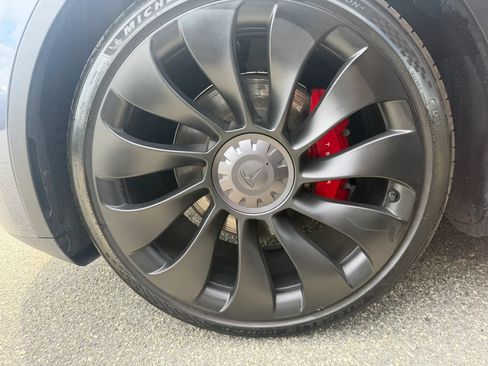 Used 2023 Tesla Model Y Performance AWD/4WD image 31