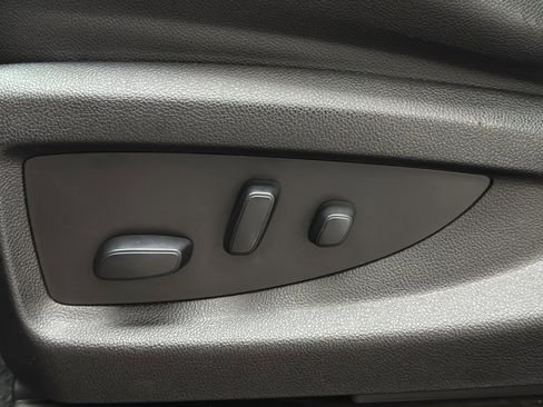 Used 2018 Chevrolet Silverado 1500 LTZ image 17