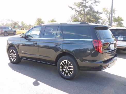 New 2025 Ford Expedition Platinum image 8