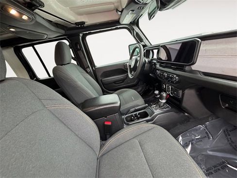 Used 2024 Jeep Wrangler Unlimited w/ Convenience Group image 14
