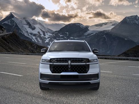 New 2026 Lincoln Navigator Reserve w/ Jet Appearance Package AWD/4WD image 6