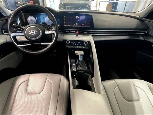 Certified 2025 Hyundai Elantra Limited FWD image 40