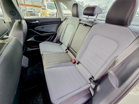 Used 2025 Volkswagen Jetta SE w/ Sunroof Package image 26