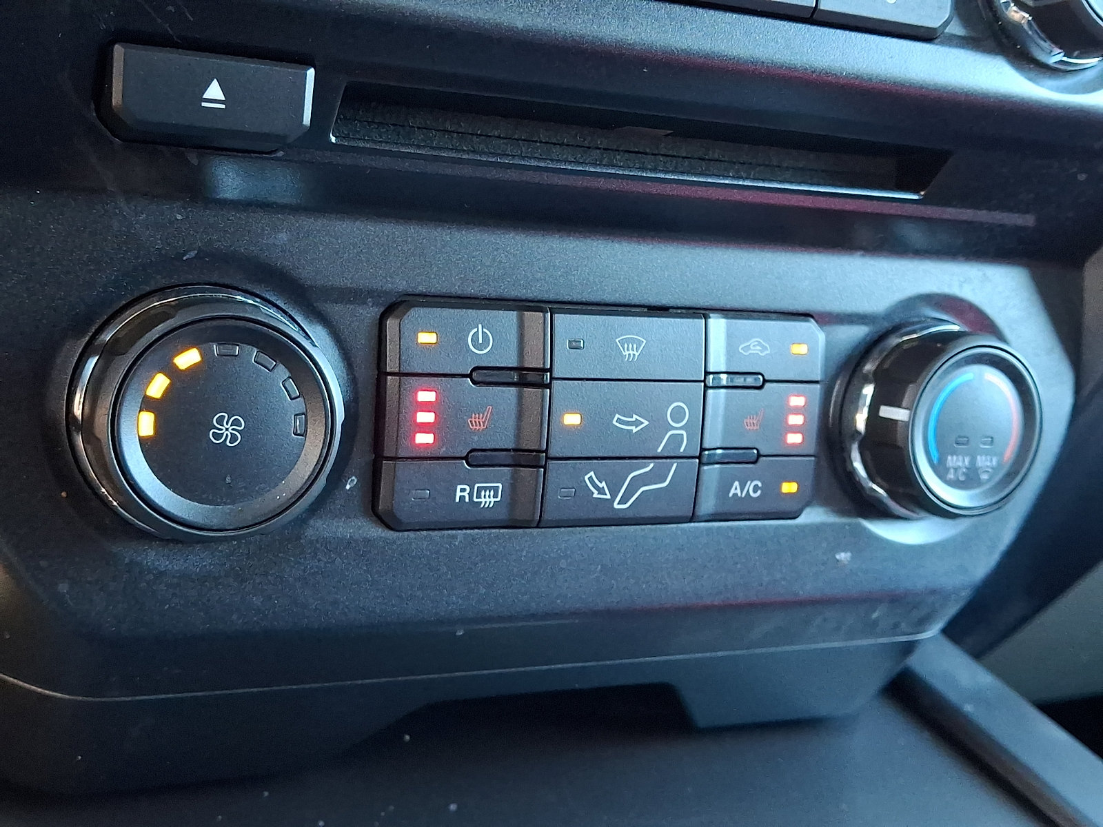 Certified 2018 Ford F250 XLT w/ XLT Premium Package AWD/4WD image 17