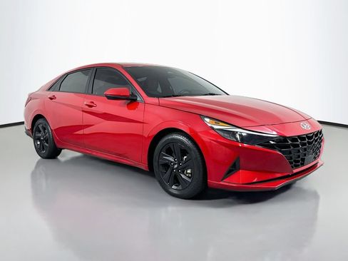 Used 2021 Hyundai Elantra SEL w/ Convenience Package FWD image 4