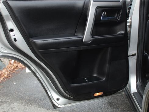 Used 2015 Toyota 4Runner SR5 image 14