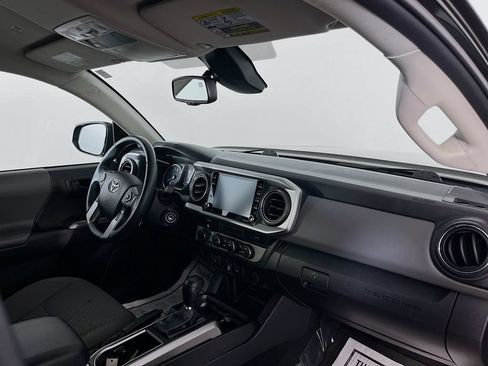 Used 2022 Toyota Tacoma SR5 AWD/4WD image 33