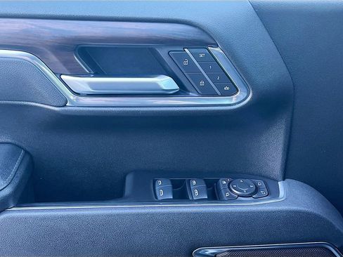 Used 2025 GMC Sierra 1500 SLT image 17