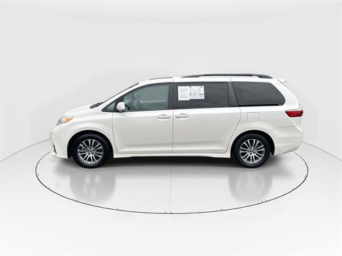 Used 2020 Toyota Sienna XLE image 5