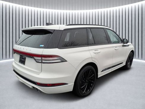 New 2026 Lincoln Aviator Reserve w/ Jet Appearance Package image 2