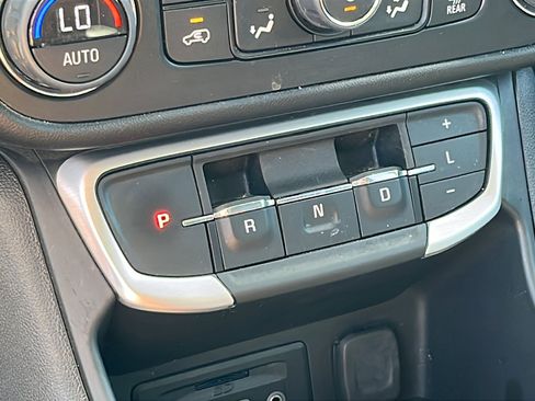 Certified 2024 GMC Terrain SLT image 21