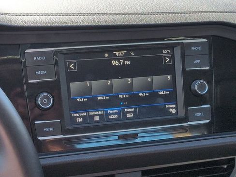 Used 2023 Volkswagen Jetta SE w/ Panoramic Sunroof Package image 11