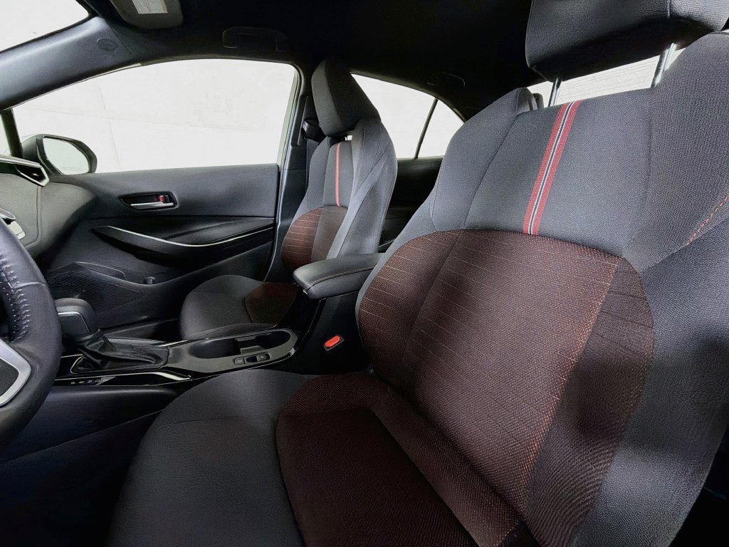 Used 2023 Toyota Corolla SE w/ Carpet Mat Package (TMS) FWD image 12