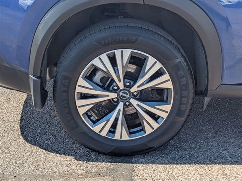 Used 2023 Nissan Rogue SV image 9