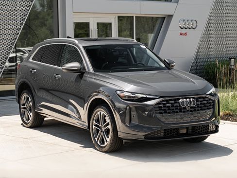 Certified 2025 Audi Q5 Premium w/ Convenience Package AWD/4WD image 2