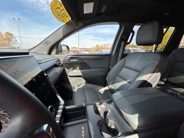Used 2025 GMC Acadia AT4 w/ Luxury Package AWD/4WD image 46