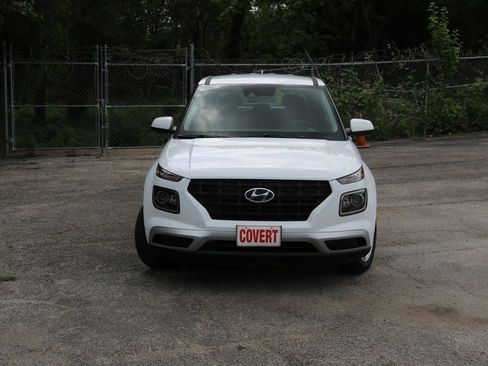 Used 2022 Hyundai Venue SE image 8