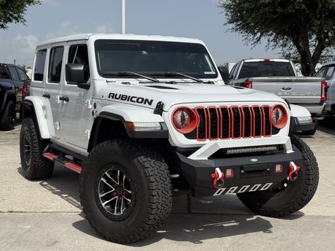 Used 2024 Jeep Wrangler Unlimited Rubicon AWD/4WD image 2