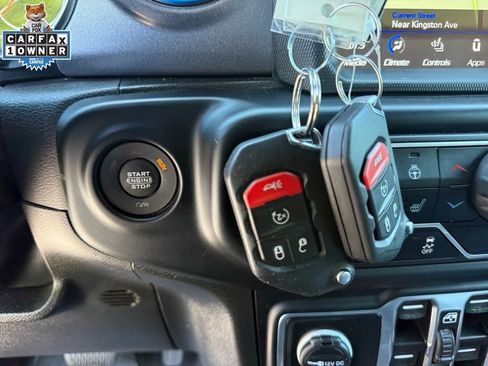 Used 2023 Jeep Gladiator Mojave w/ Dual Top Group AWD/4WD image 29