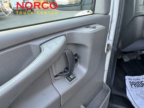 Used 2014 Chevrolet Express 2500 image 17