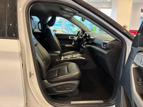 Used 2023 Ford Explorer Limited image 24