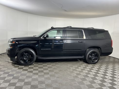 Used 2020 Chevrolet Suburban LT w/ Luxury Package AWD/4WD image 3