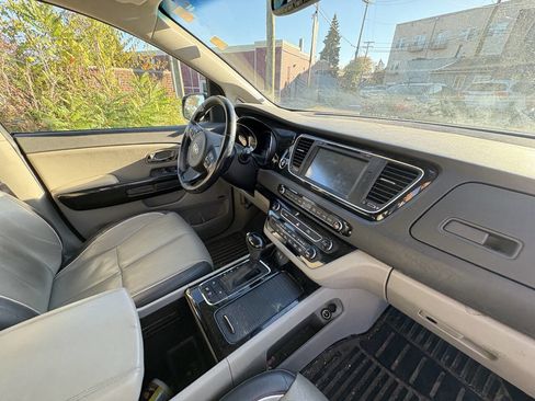 Used 2016 Kia Sedona SX image 9